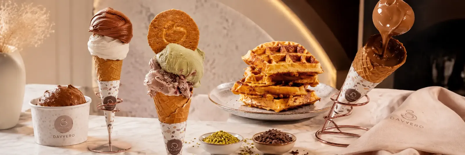 Gelatos artesanais Davvero servidos na loja
